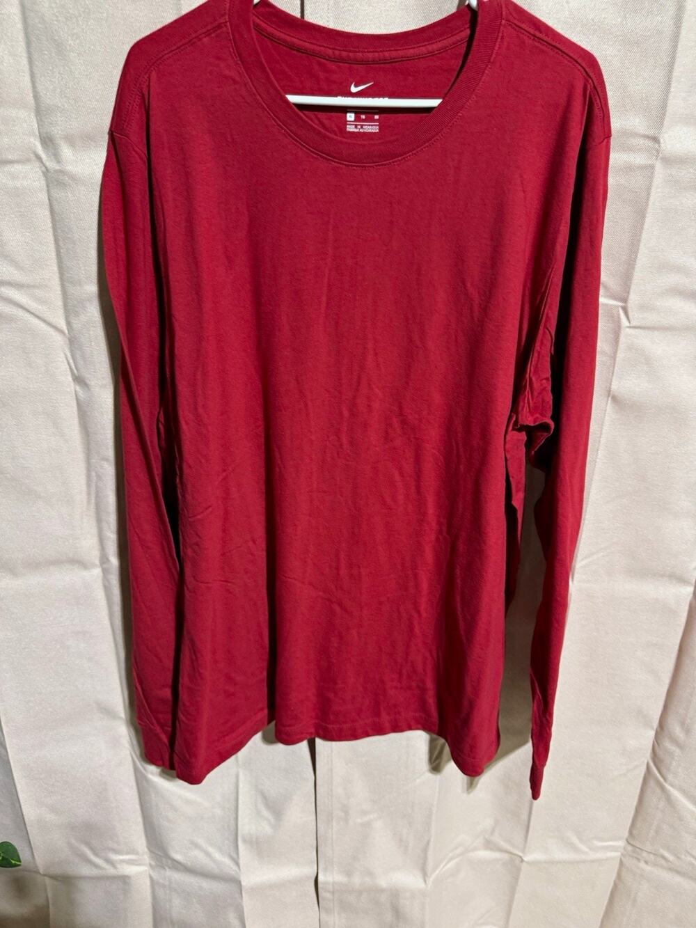 Nike The Nike Tee Men's Solid Red Long Sleeve Crew Neck T-Shirt Size XL